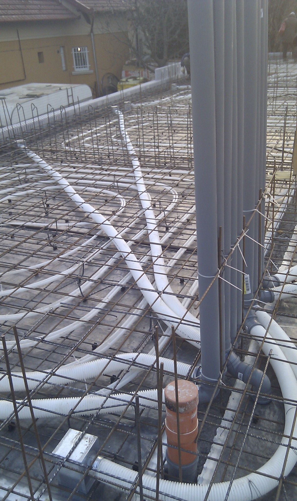 Légcsatorna hálózat a födémben